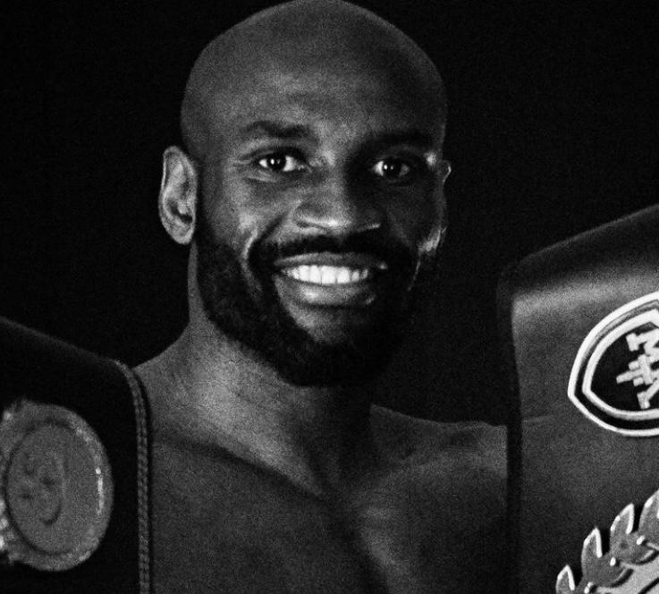 Professeur de kickboxing ELIJAH BOKELI