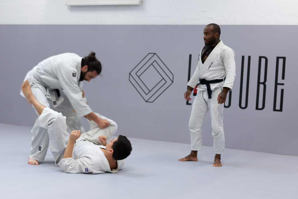 GUIDE COMPLET POUR BIEN CHOISIR SON GI DE JIUJITSU BRÉSILIEN (JJB)
